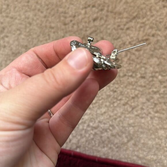 Bling Jewelry Sparkling Silver Flower Brooch with Pearl - Picture 5 of 7